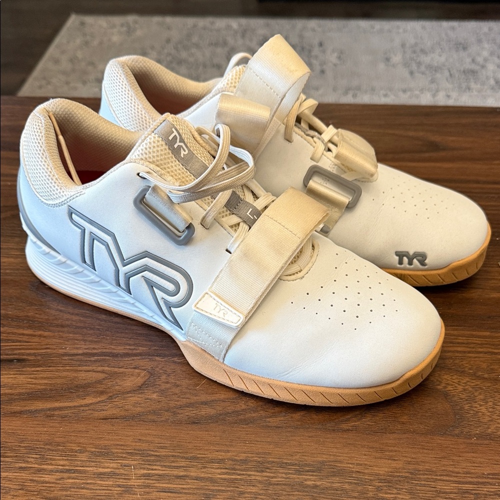TYR White and Tan L1 Lifters